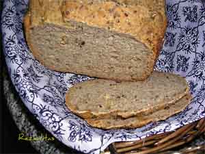 Pan integral de semillas, nueces y orejones, de Rezeditas